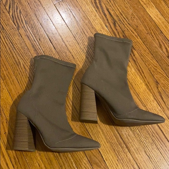 Shoes - Short Stretch Boots